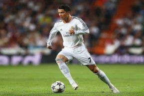 乐鱼电竞在线平台-巴西足球陷入低谷，安切洛蒂面临艰难局面，世界杯前景不乐观，巴西男足安东尼